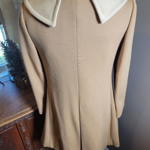 VINTAGE 60'S GO-GO BROWN AND CREAM MINI DRESS AND JACKET - Picture 5 of 10